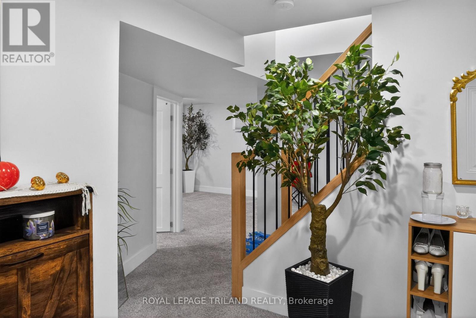 112 CLARENDON CRESCENT - 28