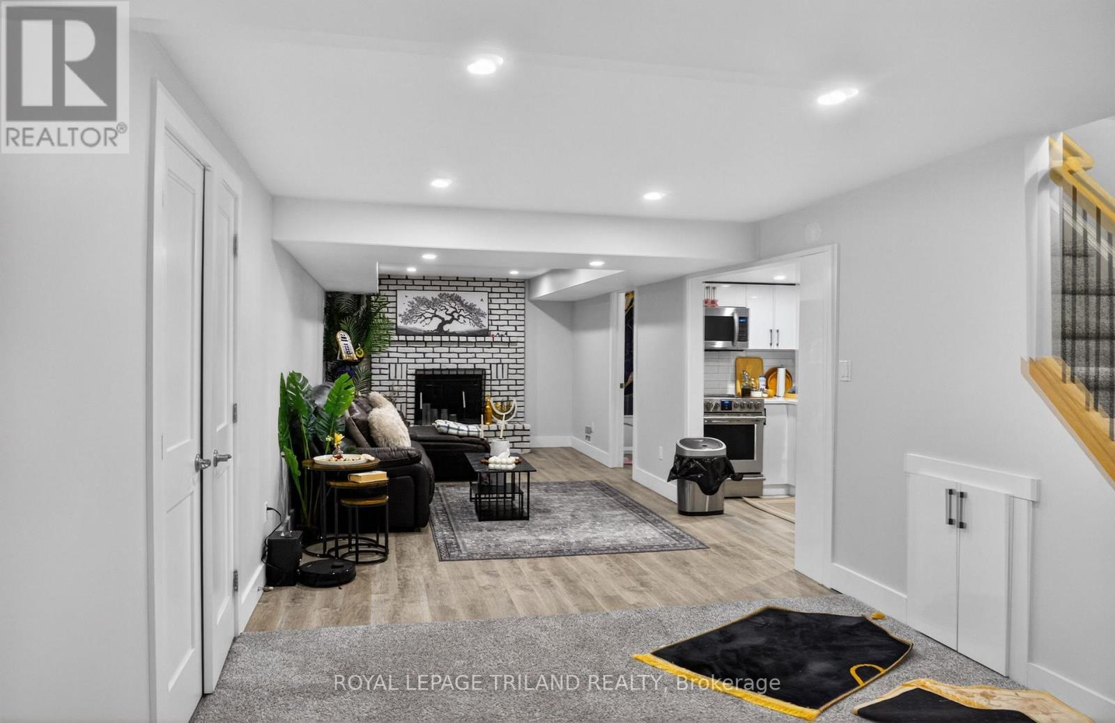 112 CLARENDON CRESCENT - 30