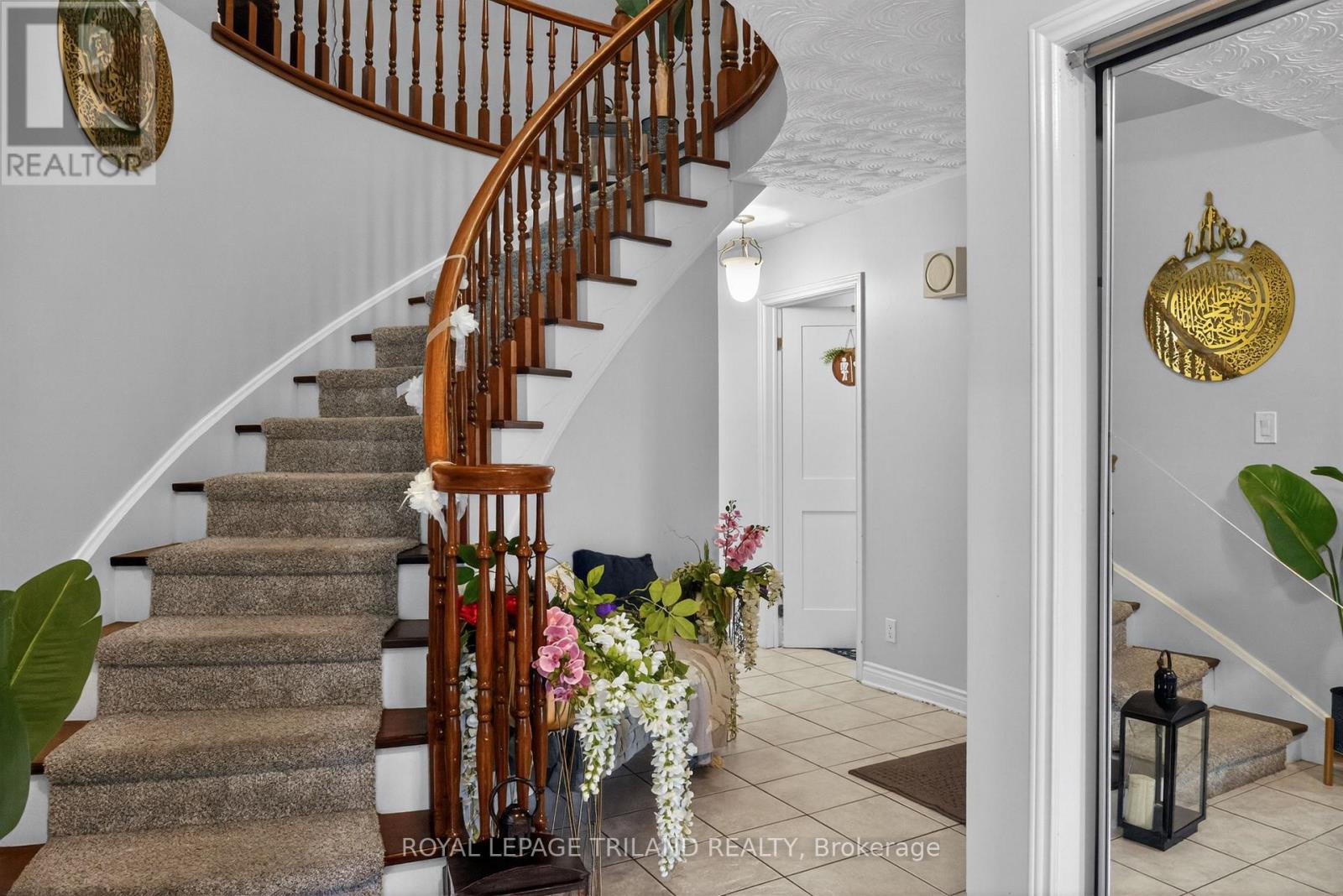 112 CLARENDON CRESCENT - 5