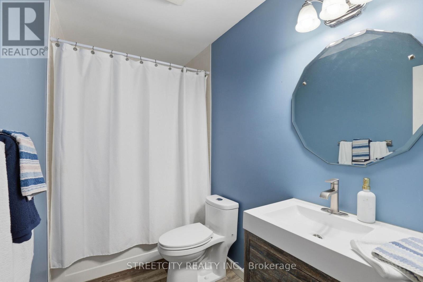 4 BRIARHILL PLACE - 12