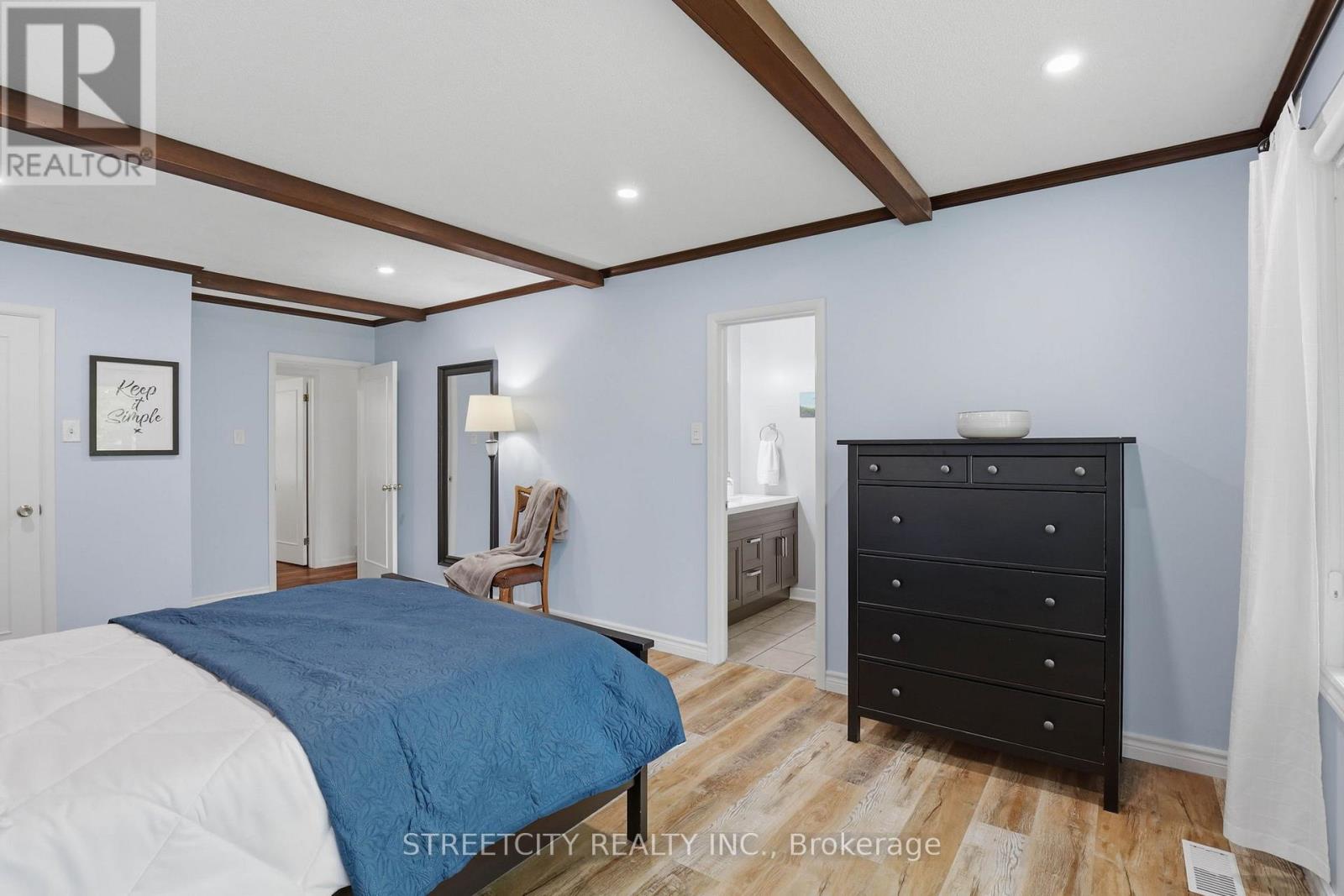 4 BRIARHILL PLACE - 16