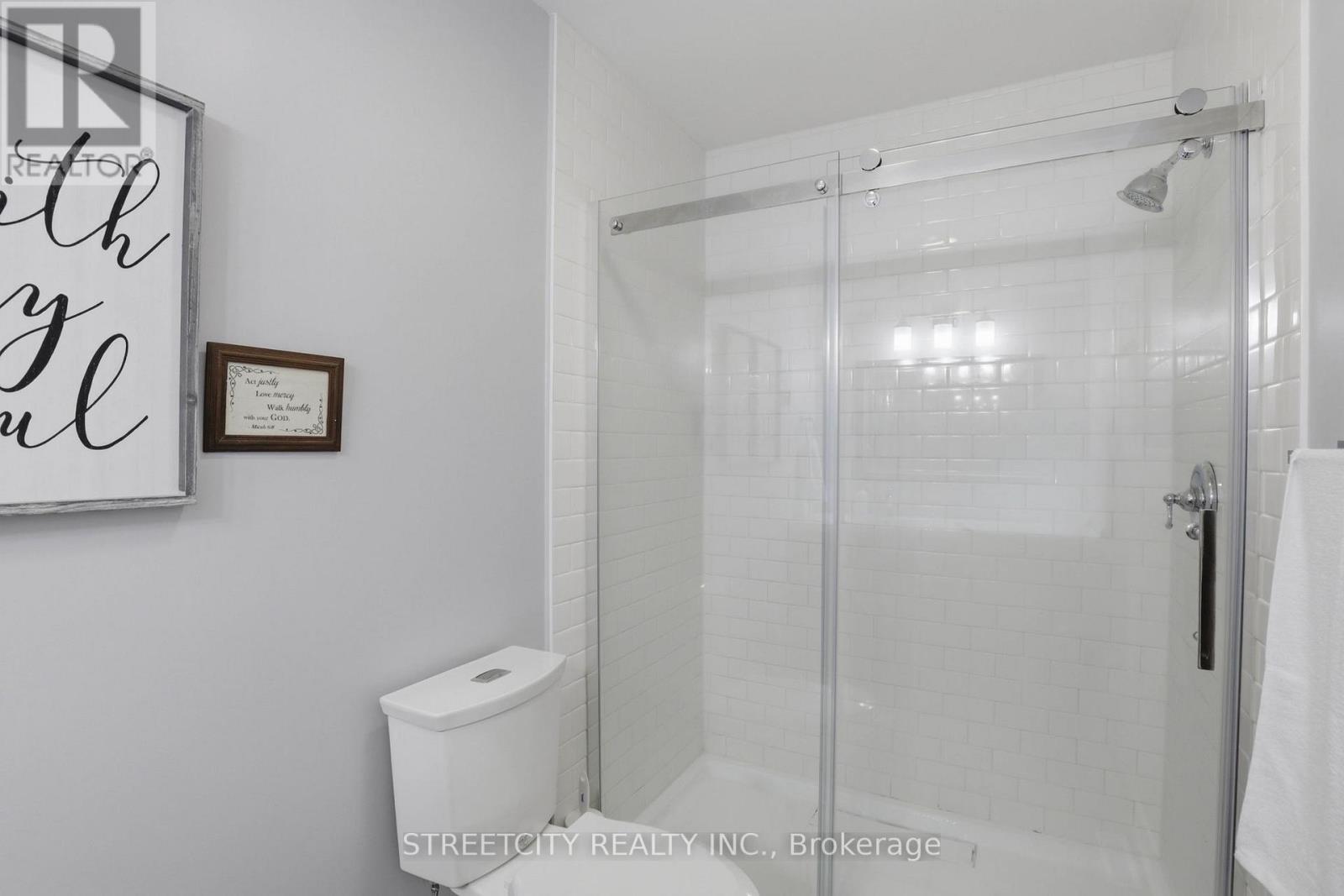 4 BRIARHILL PLACE - 18