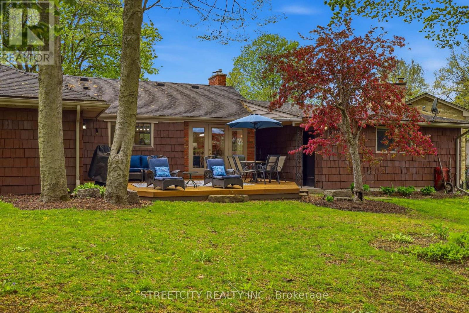 4 BRIARHILL PLACE - 29