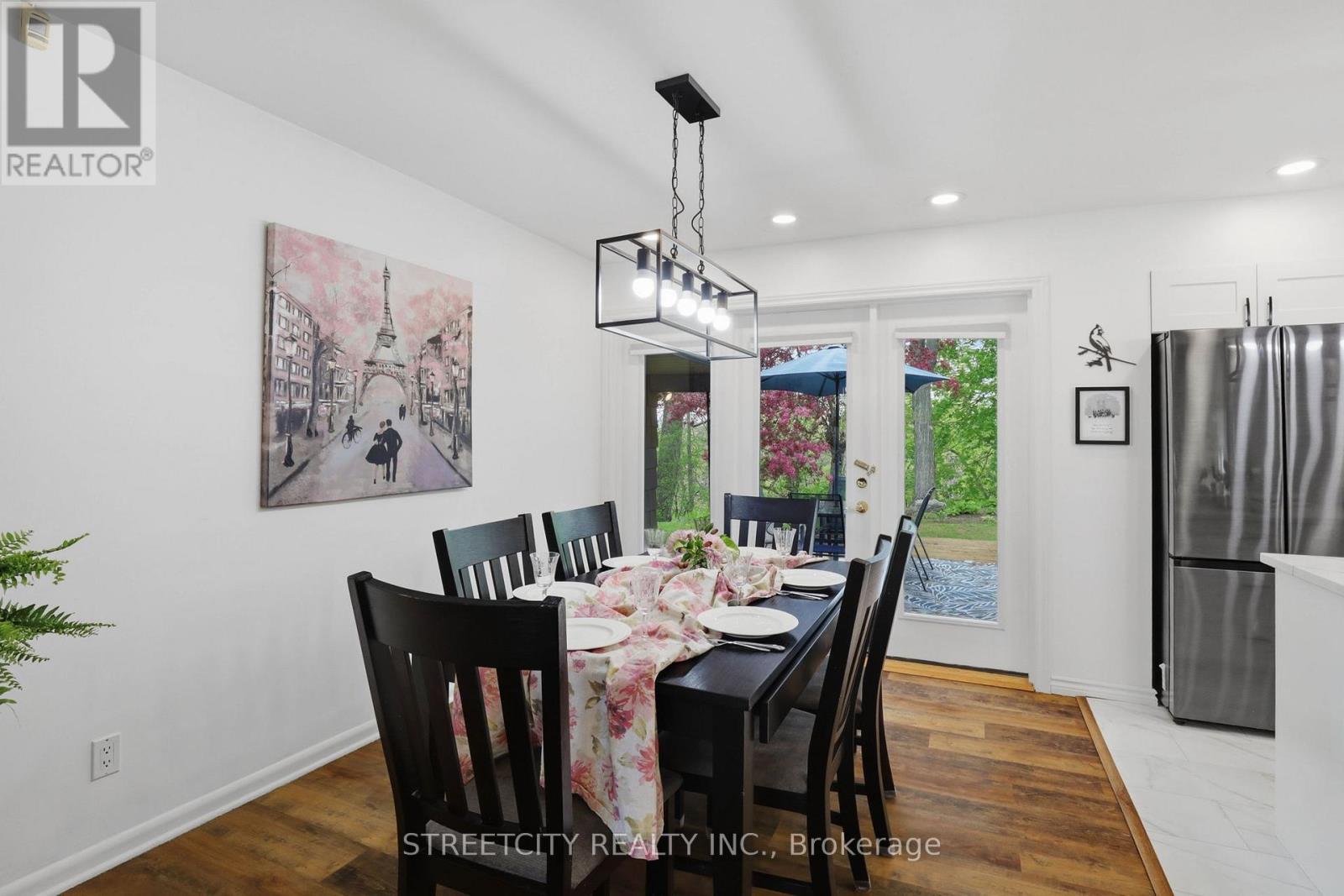 4 BRIARHILL PLACE - 9