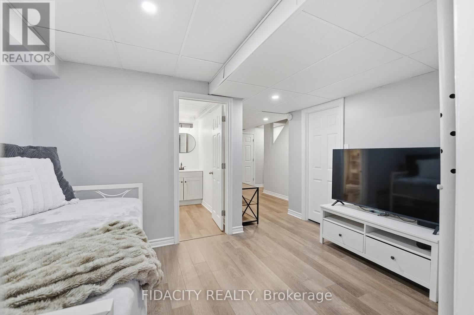80 ROBARTS CRESCENT - 26