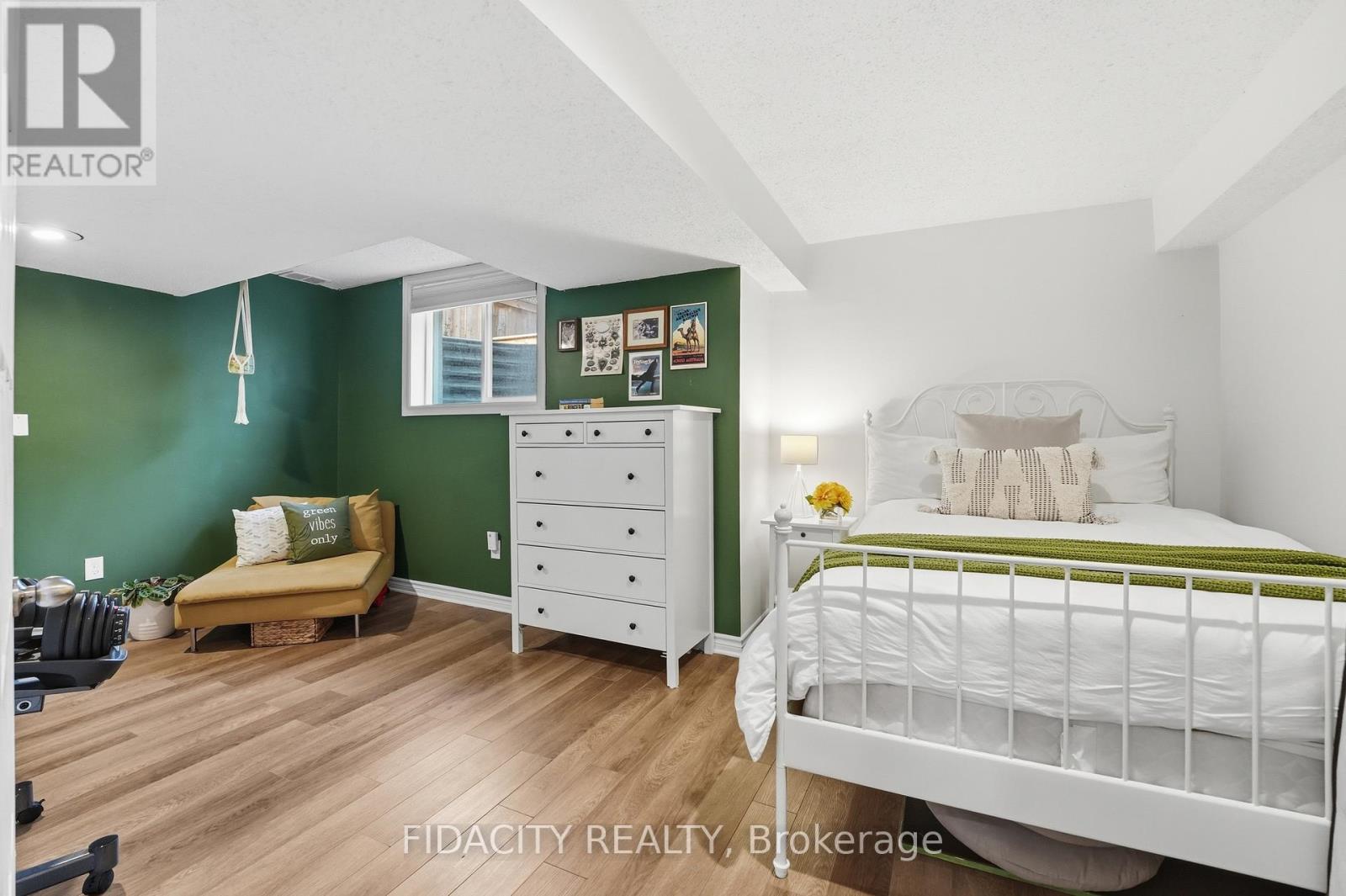 80 ROBARTS CRESCENT - 29