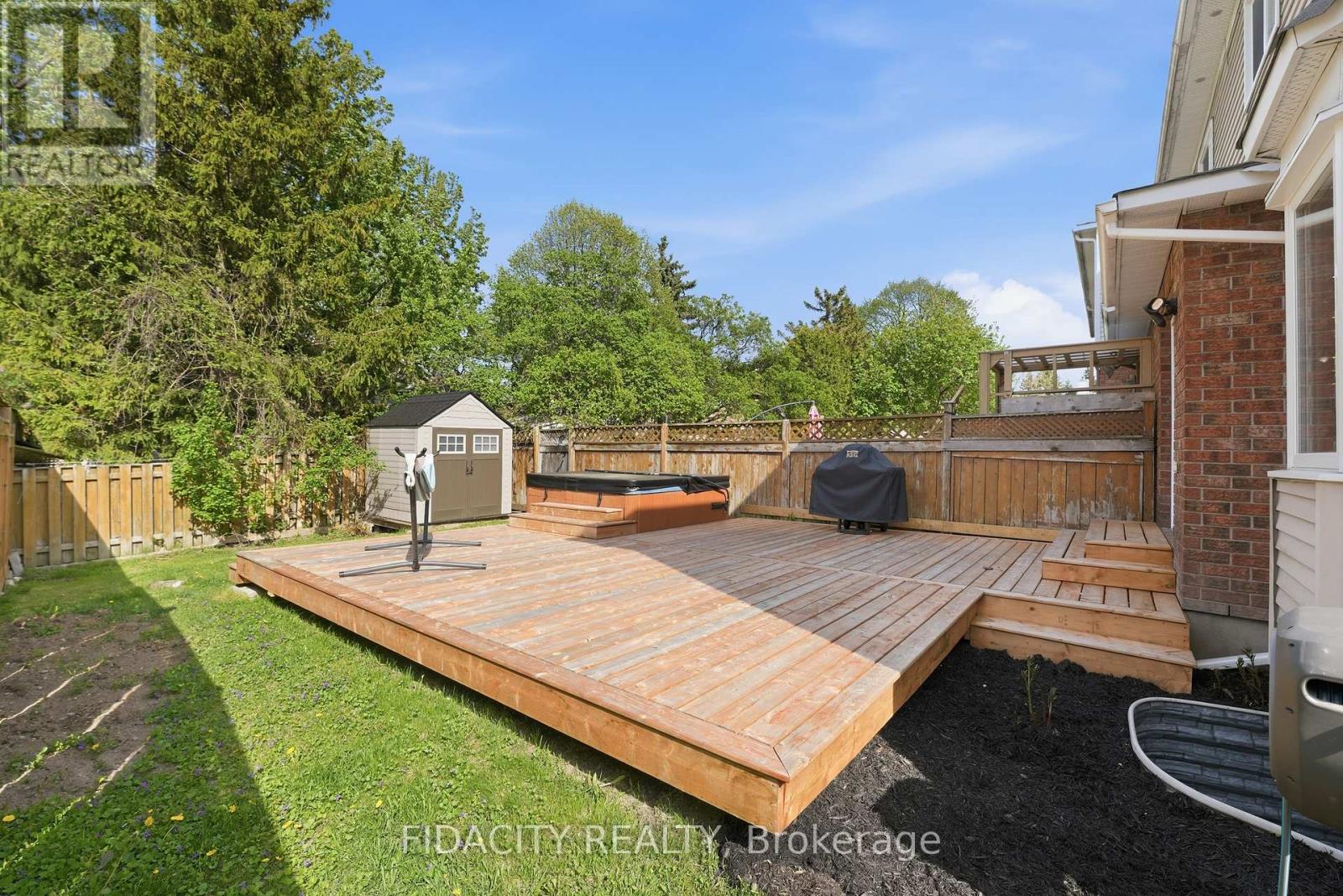 80 ROBARTS CRESCENT - 32
