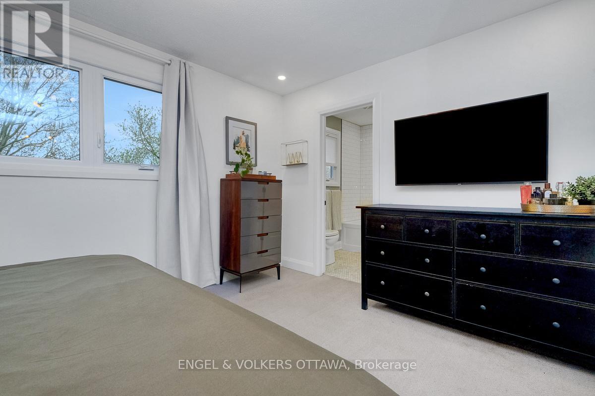 2766 HARWOOD AVENUE - 23