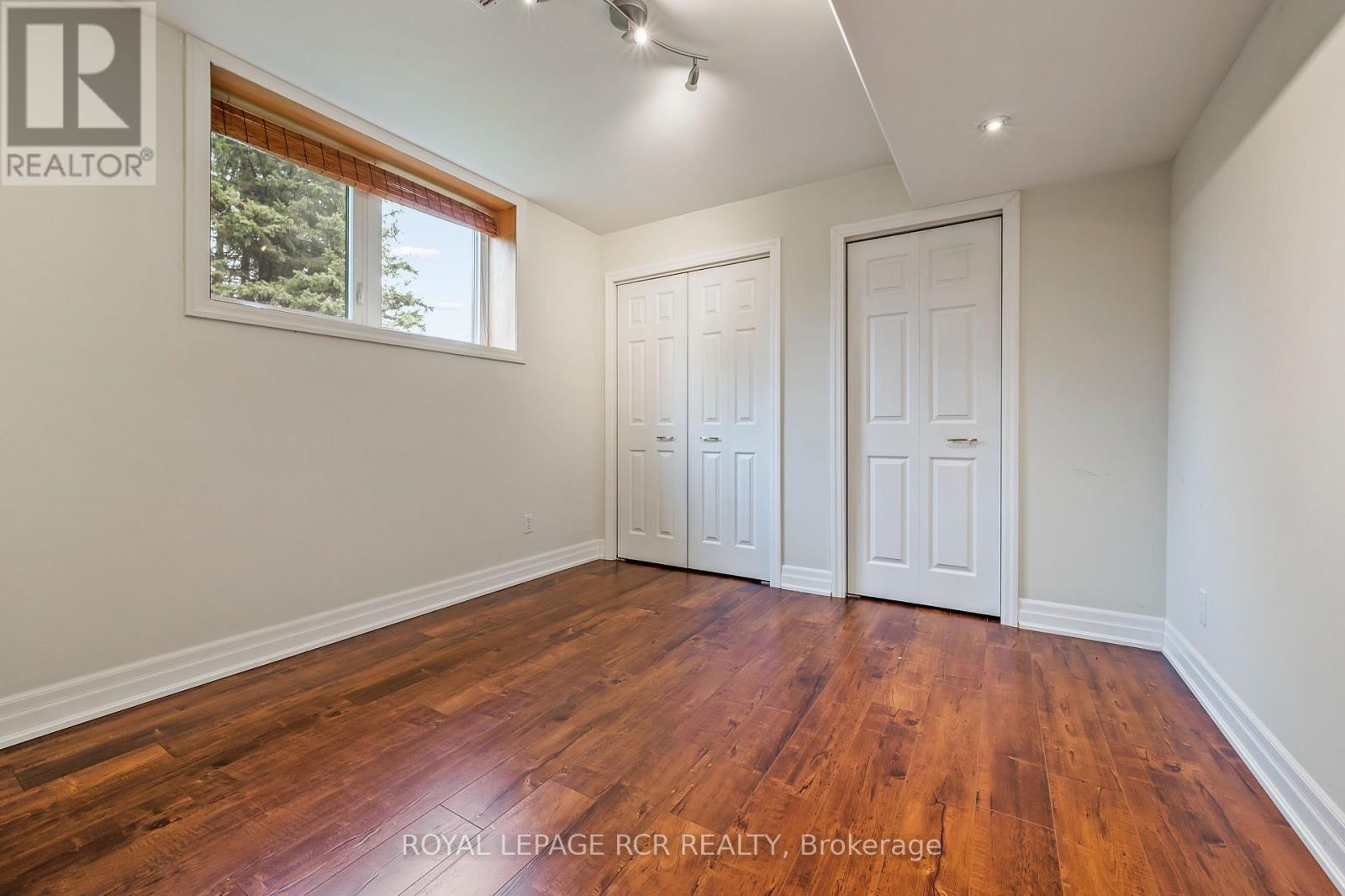 487072 30 SIDE ROAD - 32