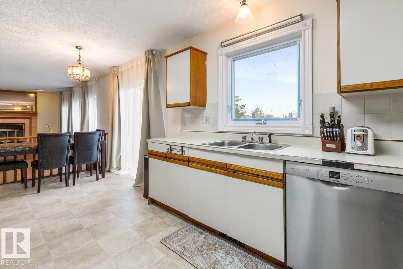 4340 33 ST NW - 11