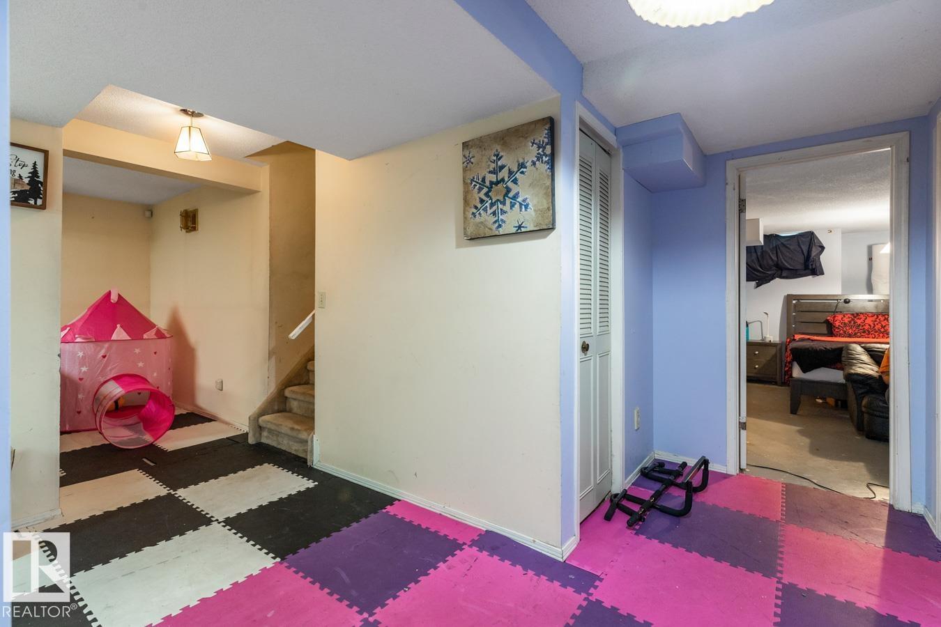 4340 33 ST NW - 32