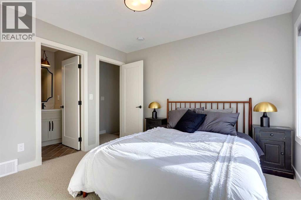 1426 23 Avenue NW - 10