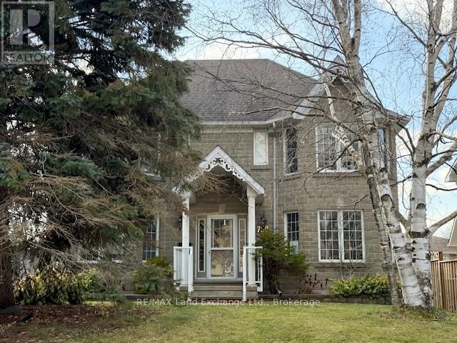 750 MCPHERSON CRESCENT - 1