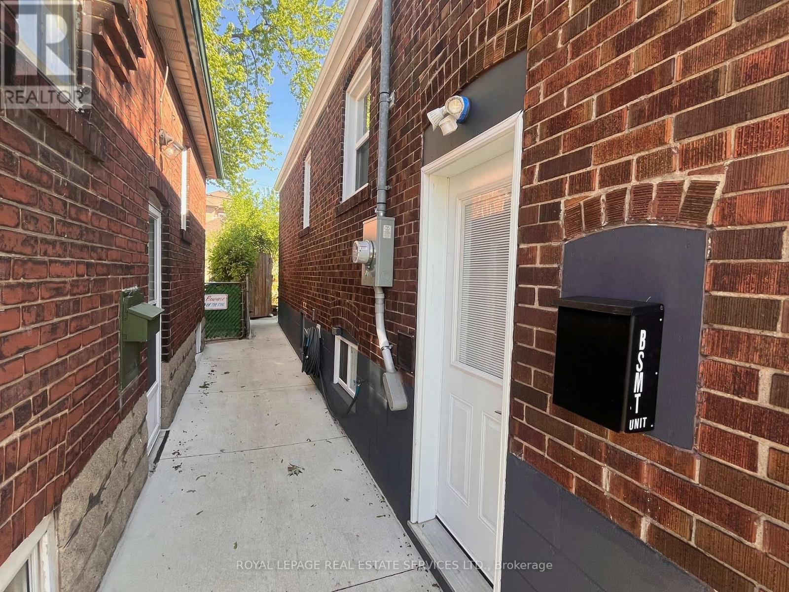 8 PRITCHARD AVENUE - 34