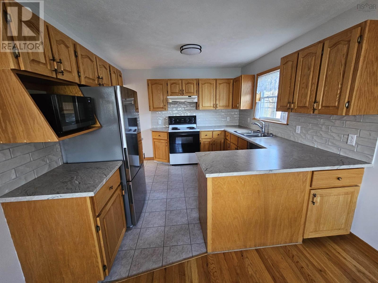 Property 28 of 28 of 283 Cartier Street