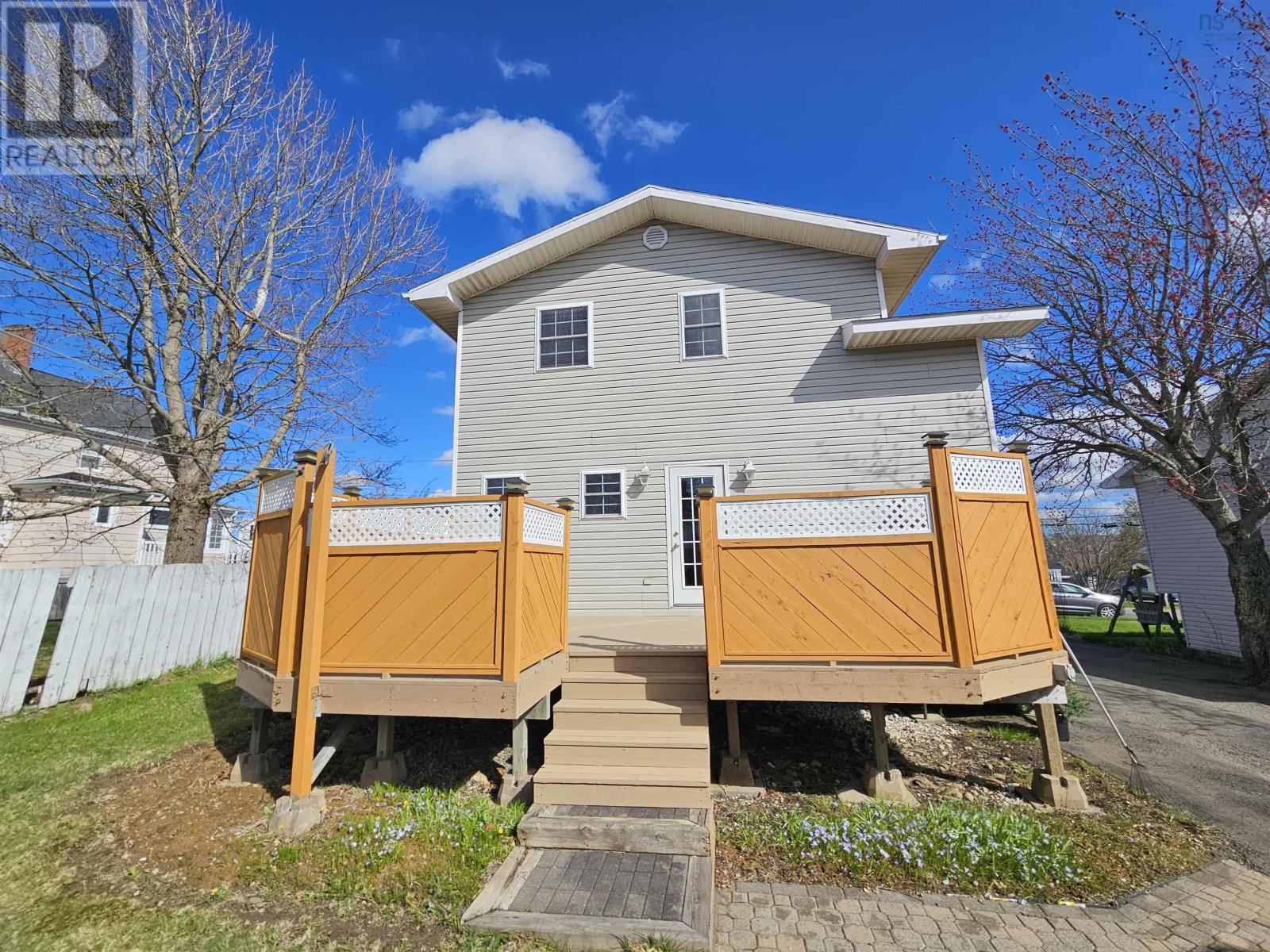 Property 27 of 28 of 283 Cartier Street