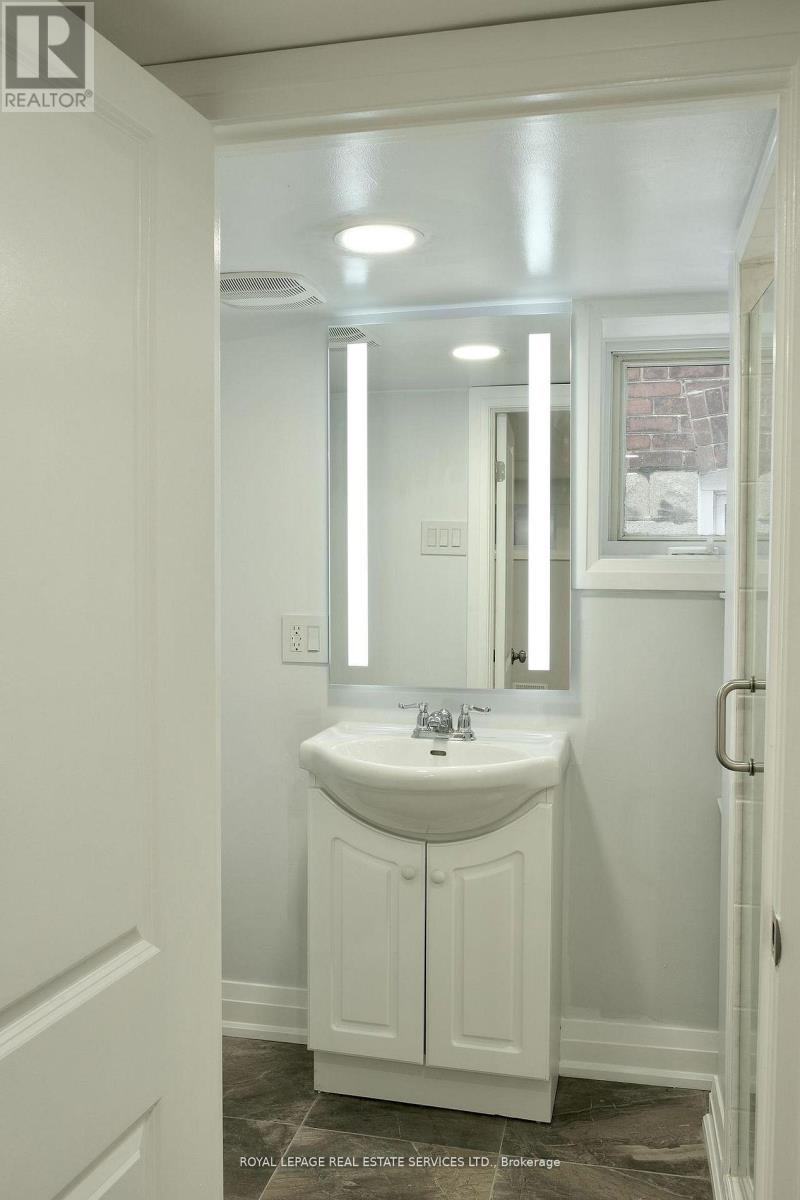 8 PRITCHARD AVENUE - 32