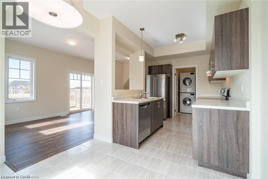 18 BIROT Lane, Ancaster, Ontario, L9K0K1 — Photo 2