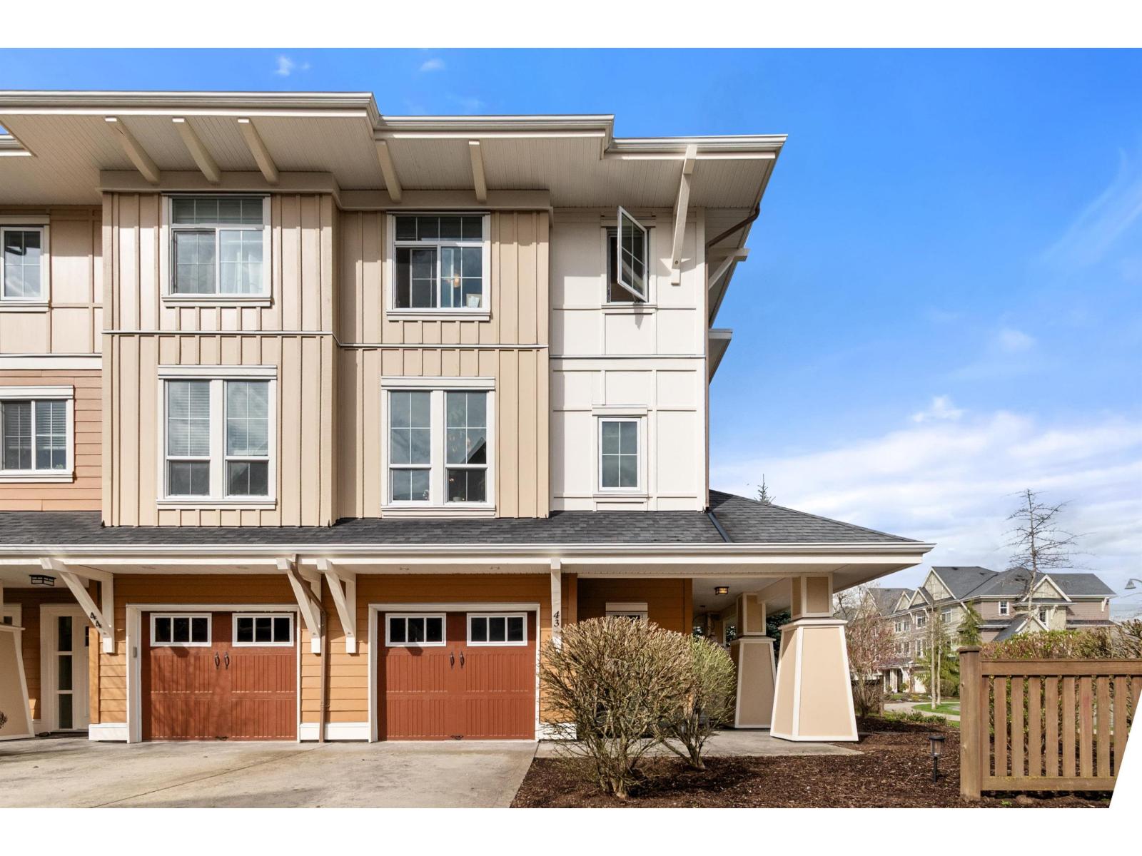 43 45290 SOOWAHLIE CRESCENT, Garrison Crossing, Chilliwack