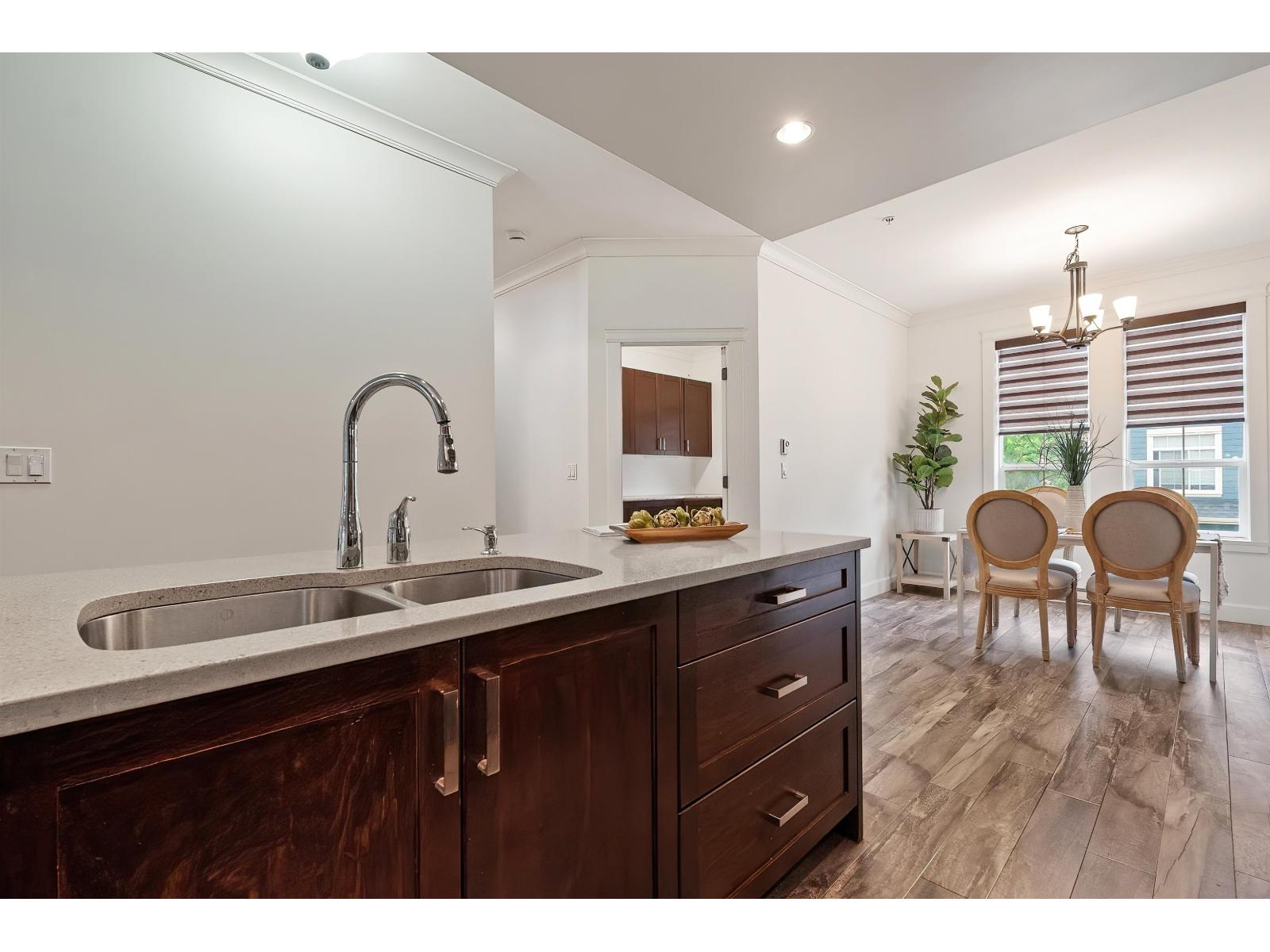 43 45290 SOOWAHLIE CRESCENT, Garrison Crossing, Chilliwack