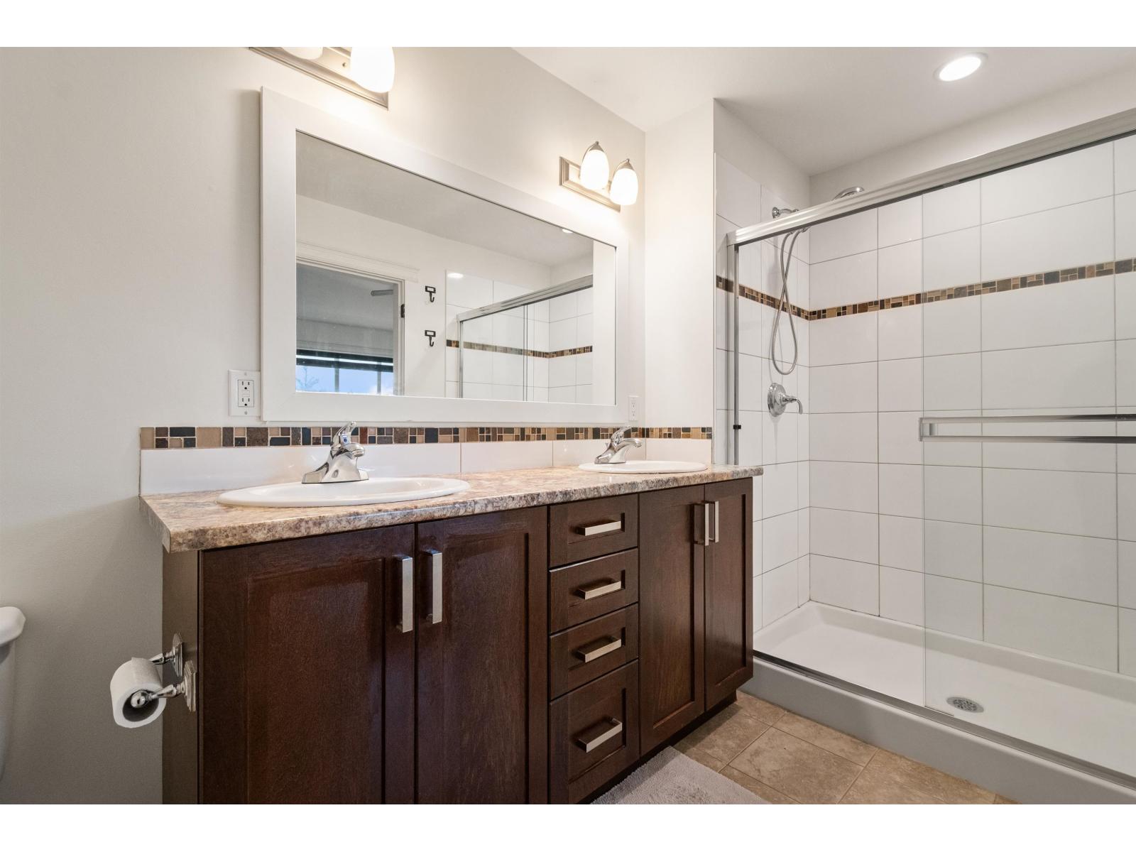 43 45290 SOOWAHLIE CRESCENT, Garrison Crossing, Chilliwack