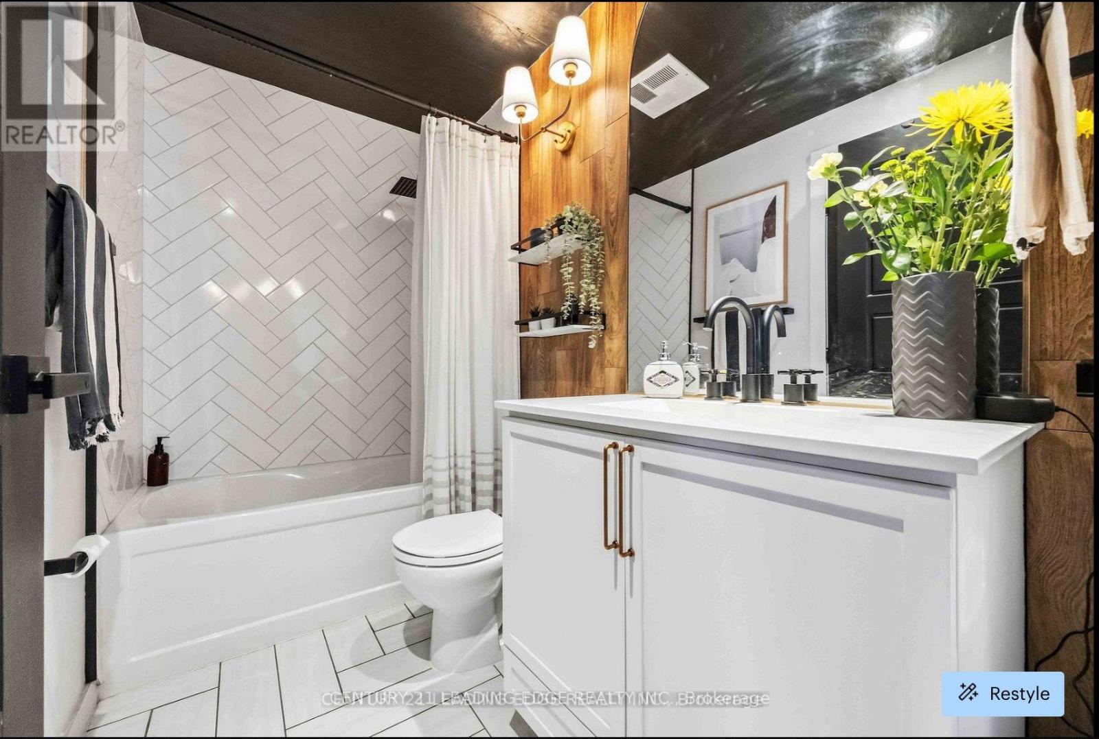 #2203 28 LINDEN STREET - 13