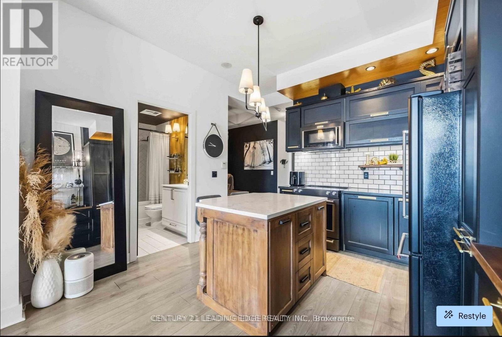#2203 28 LINDEN STREET - 3