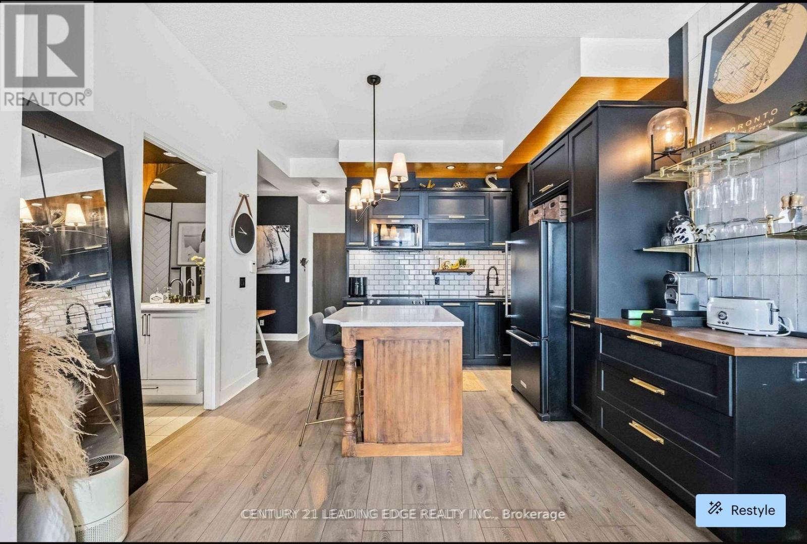 #2203 28 LINDEN STREET - 4