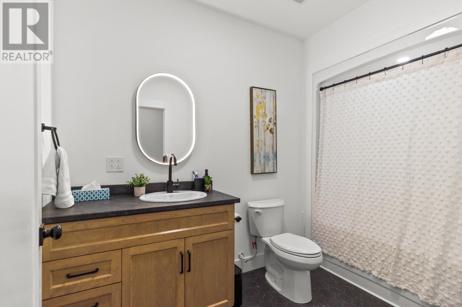 16 Lucston Avenue - 33
