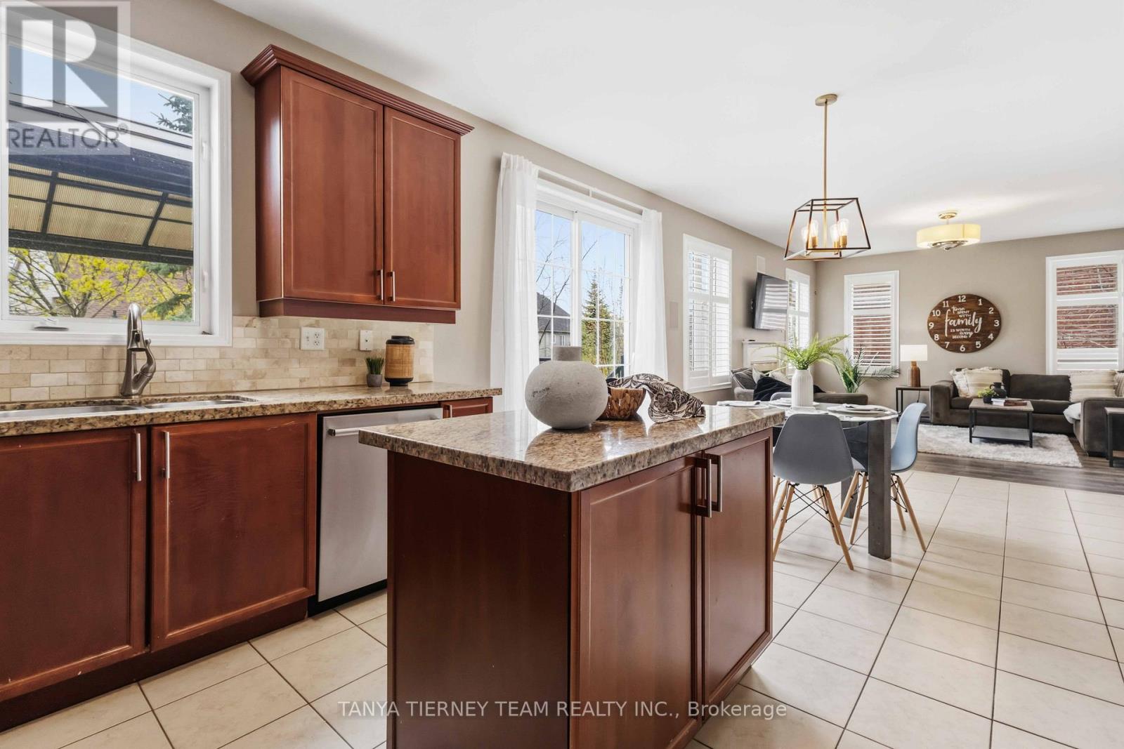 2315 HACKETT PLACE - 14