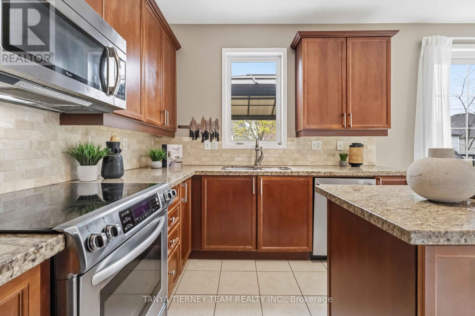 2315 HACKETT PLACE - 15