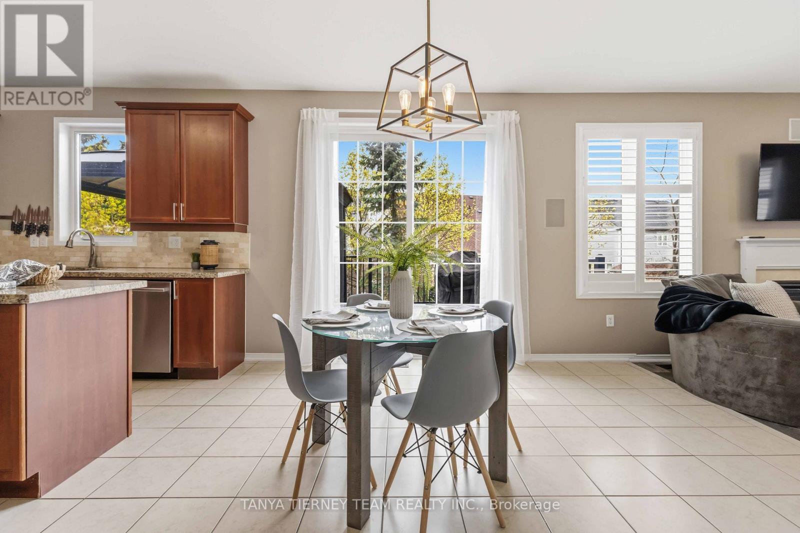 2315 HACKETT PLACE - 22