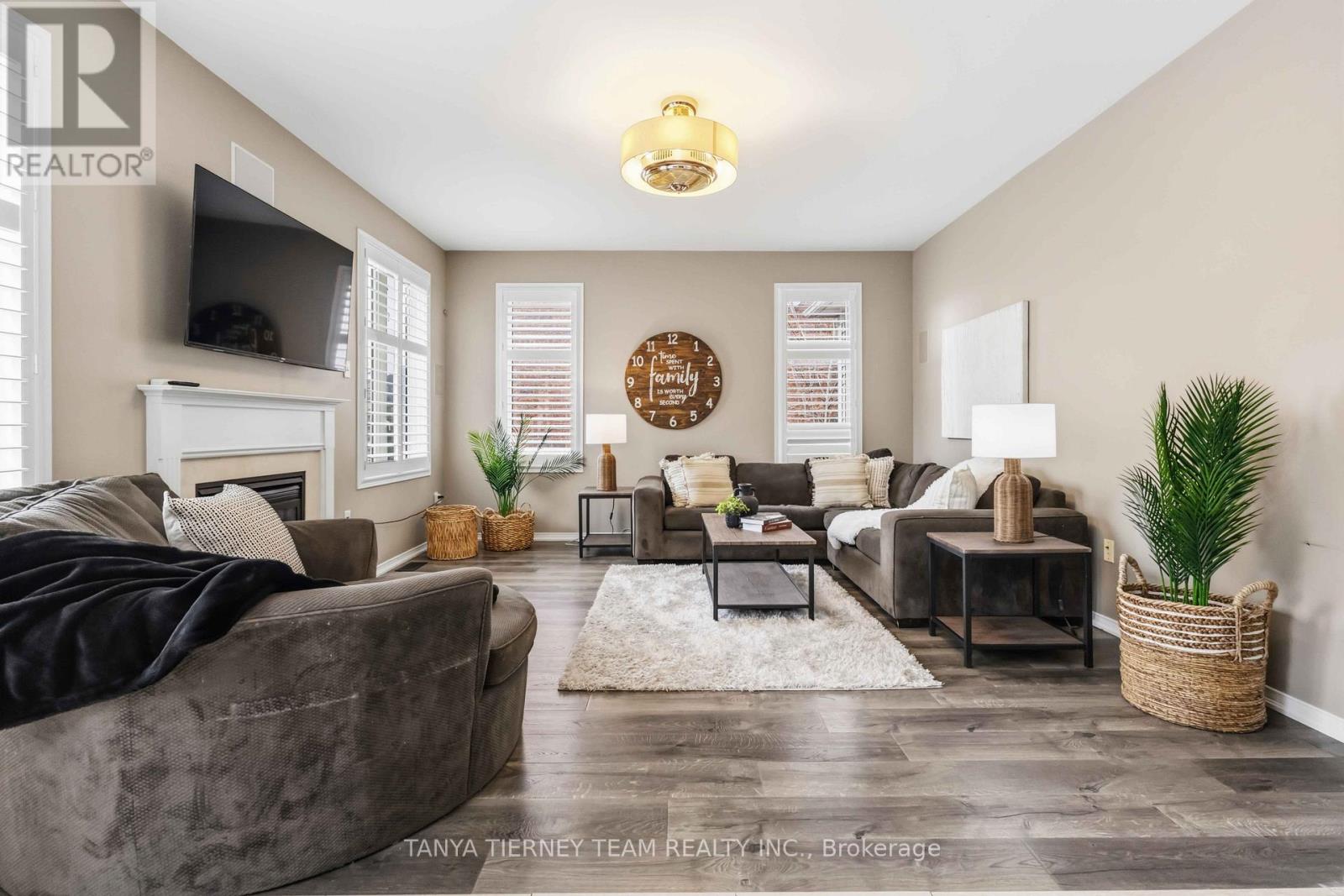 2315 HACKETT PLACE - 24