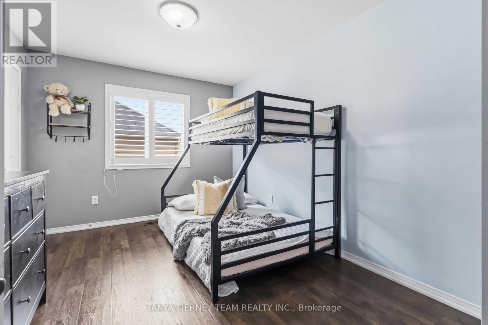 2315 HACKETT PLACE - 38