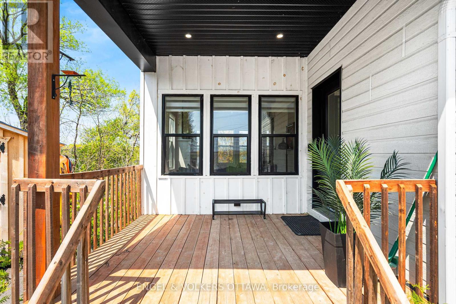 2882 BAY ROAD - 5