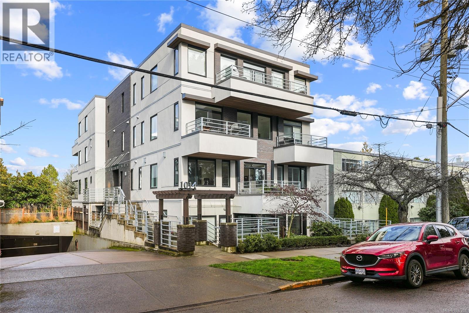 102 1014 Park Blvd, Victoria
