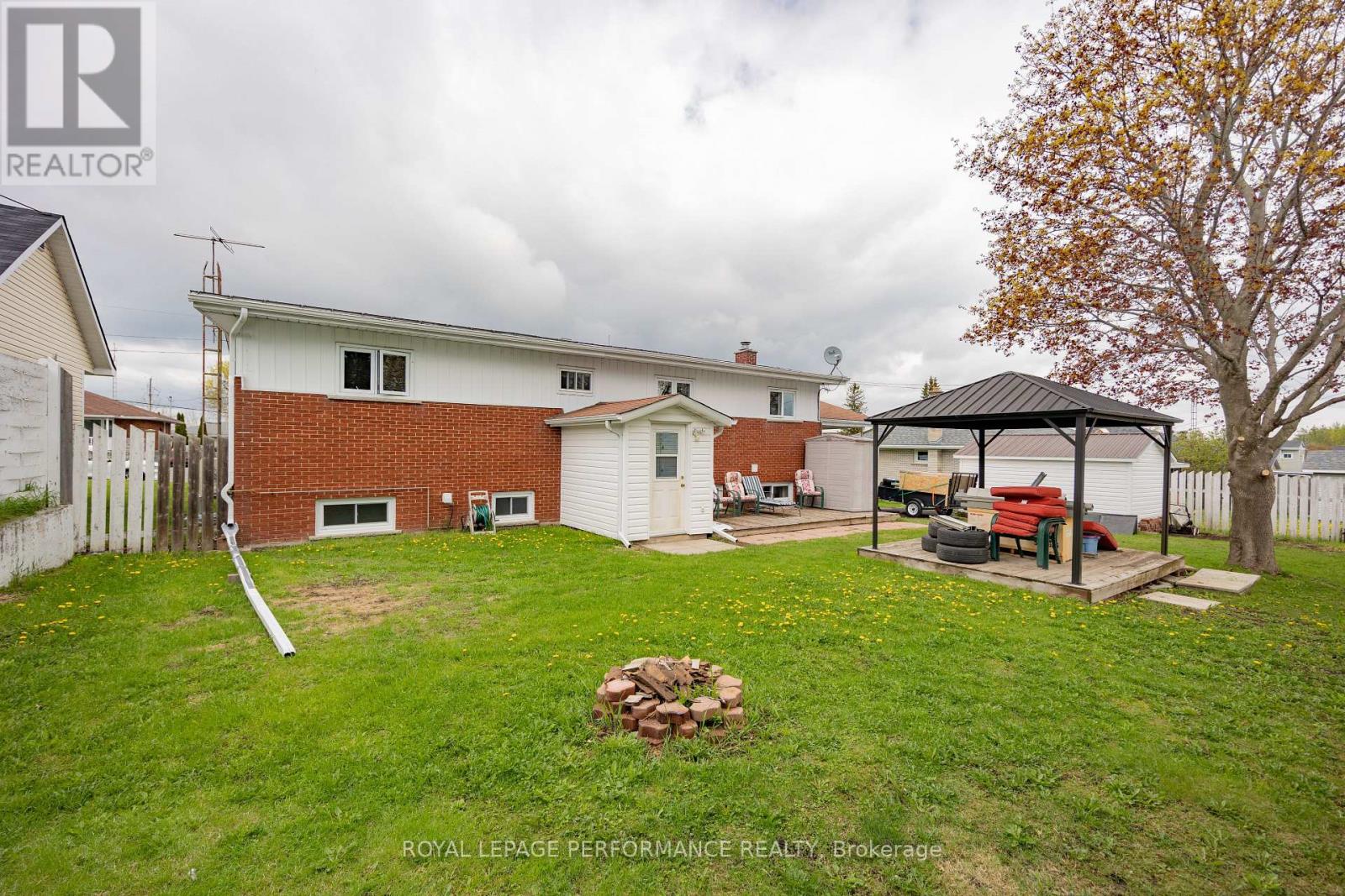 44 VICTORIA STREET W - 32