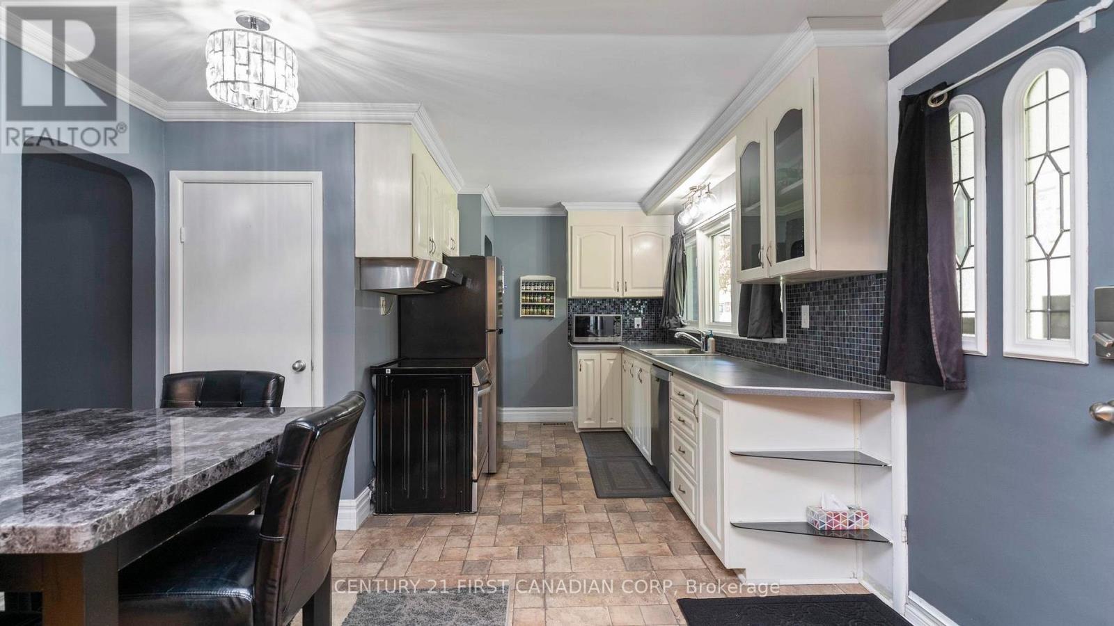 85 ALGONQUIN CRESCENT - 12