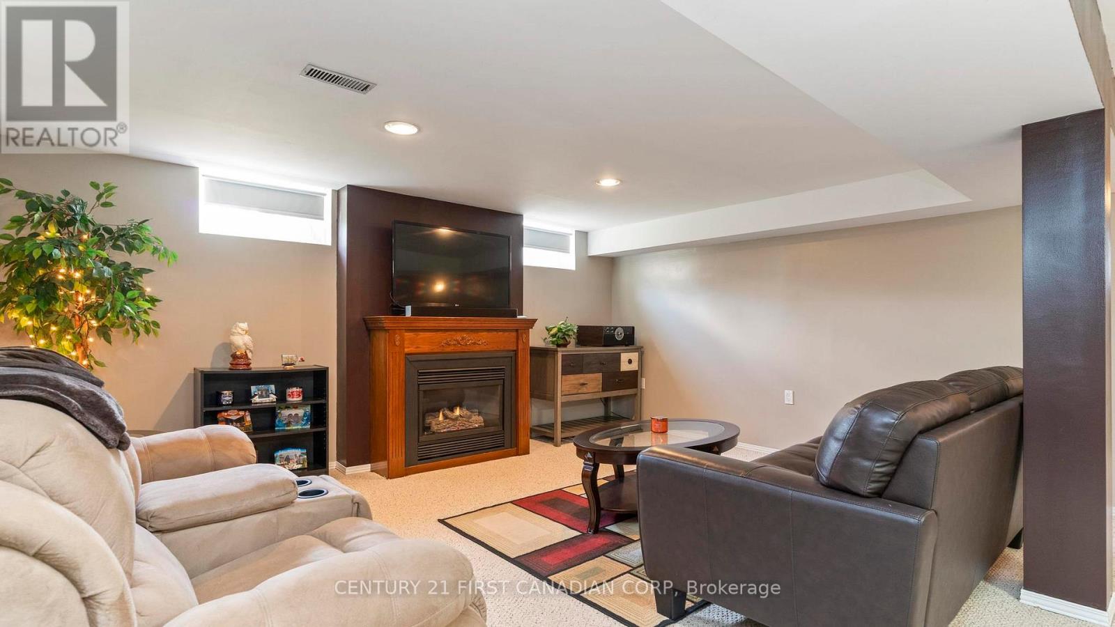 85 ALGONQUIN CRESCENT - 32