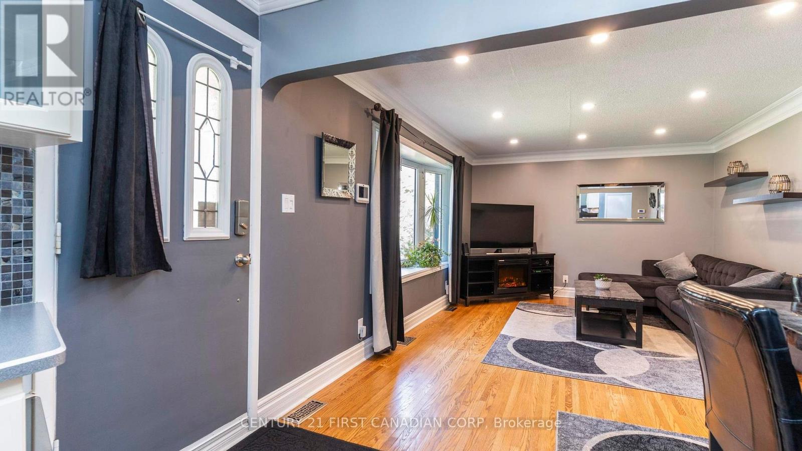 85 ALGONQUIN CRESCENT - 6