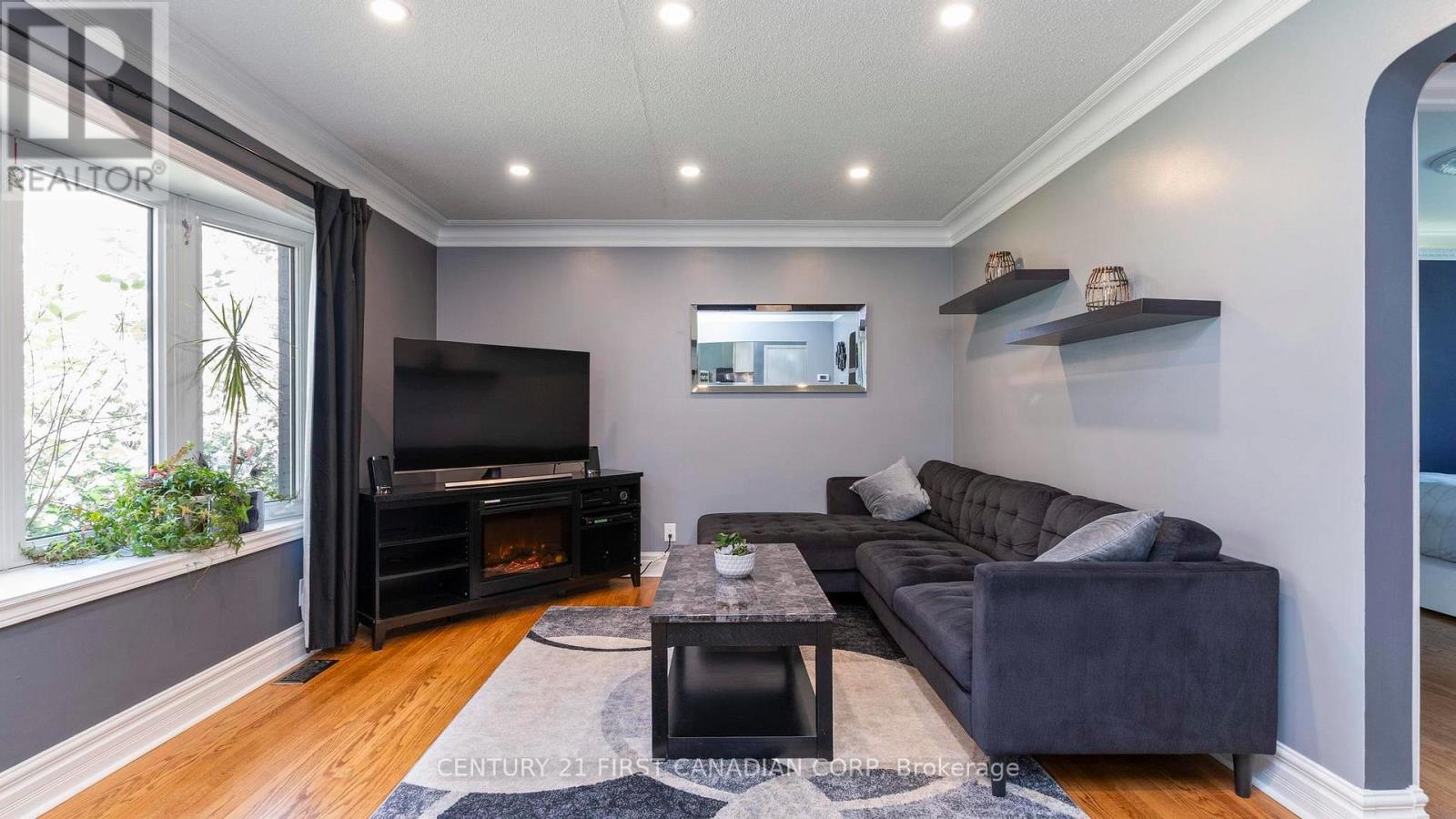85 ALGONQUIN CRESCENT - 8