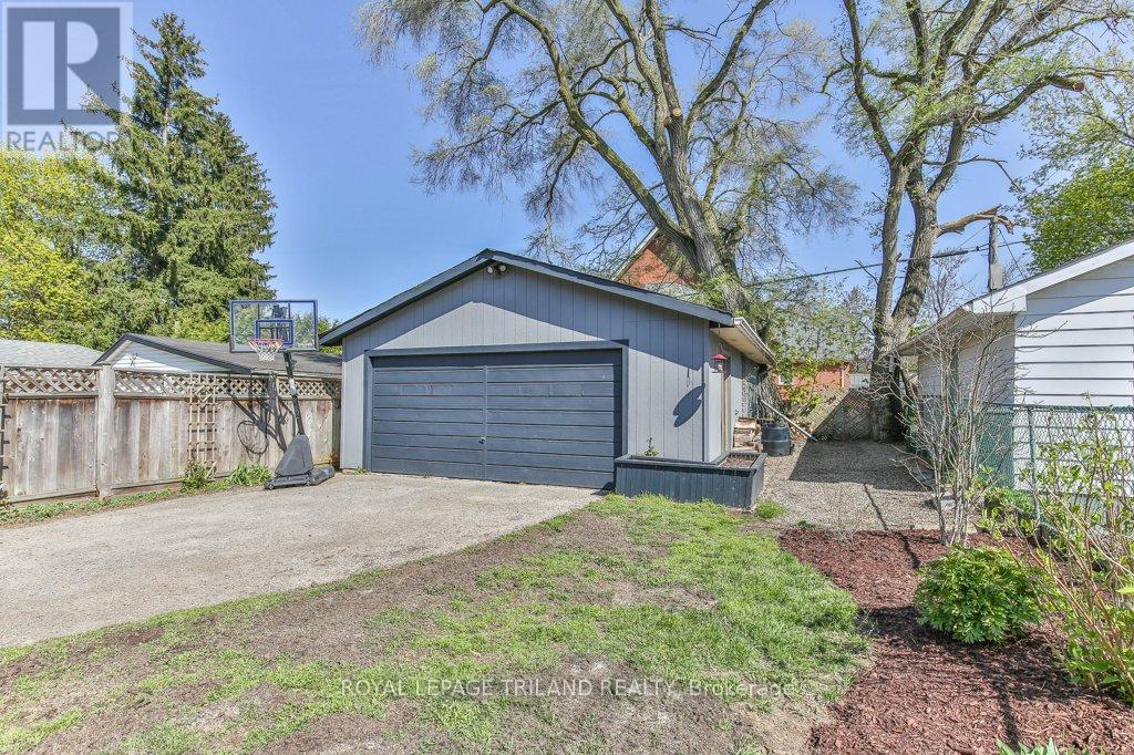 626 EMERY STREET E - 41