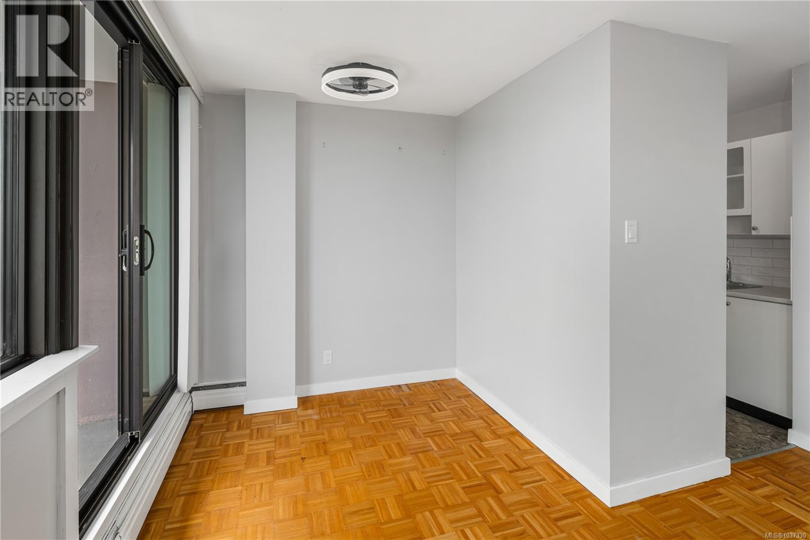 907 647 Michigan St, Victoria