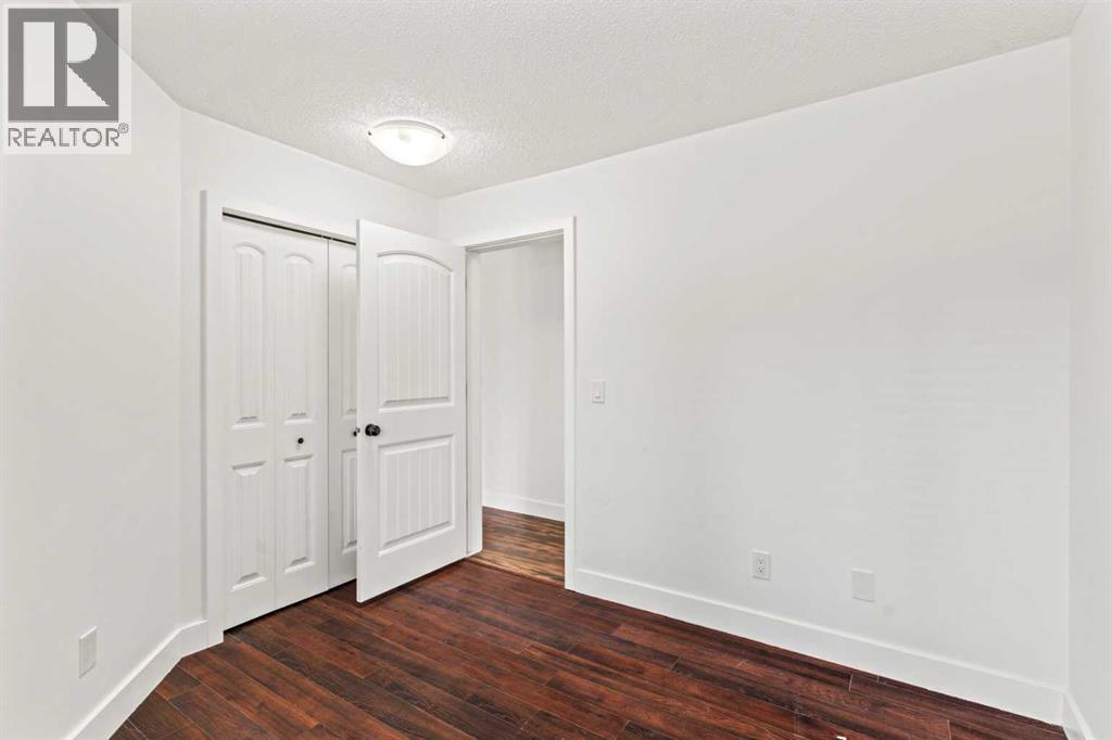 #2 219 Village Terrace SW - 12