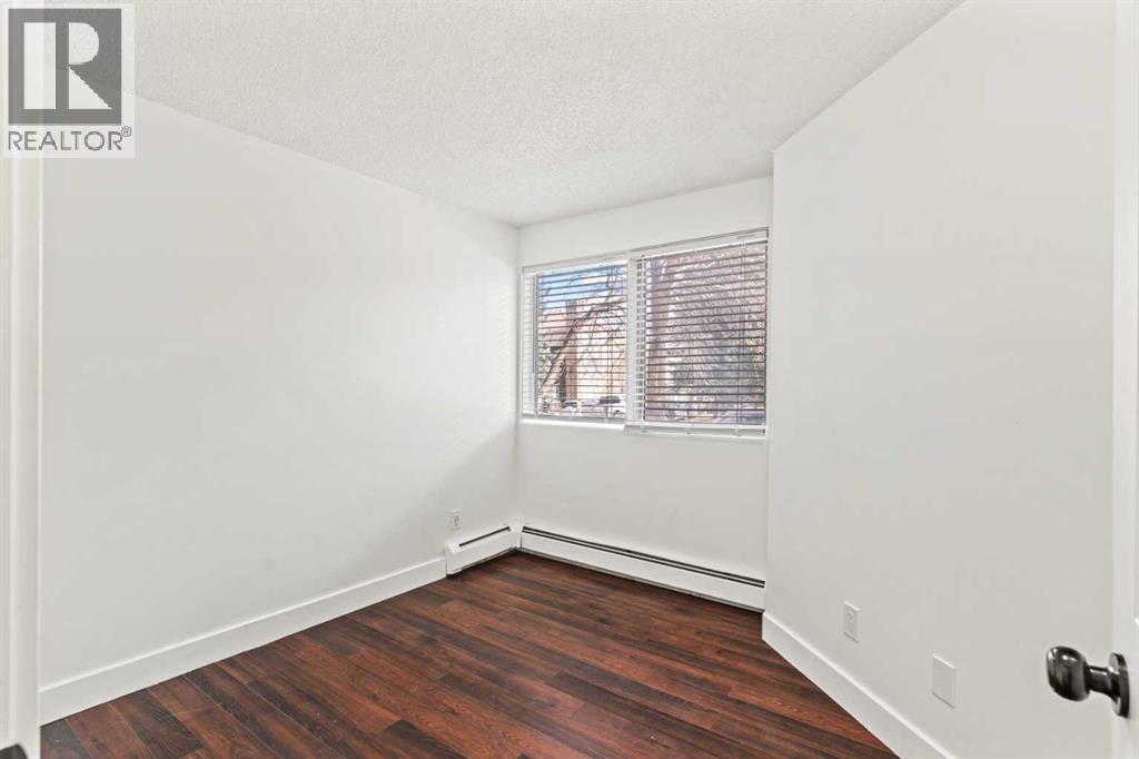 #2 219 Village Terrace SW - 11