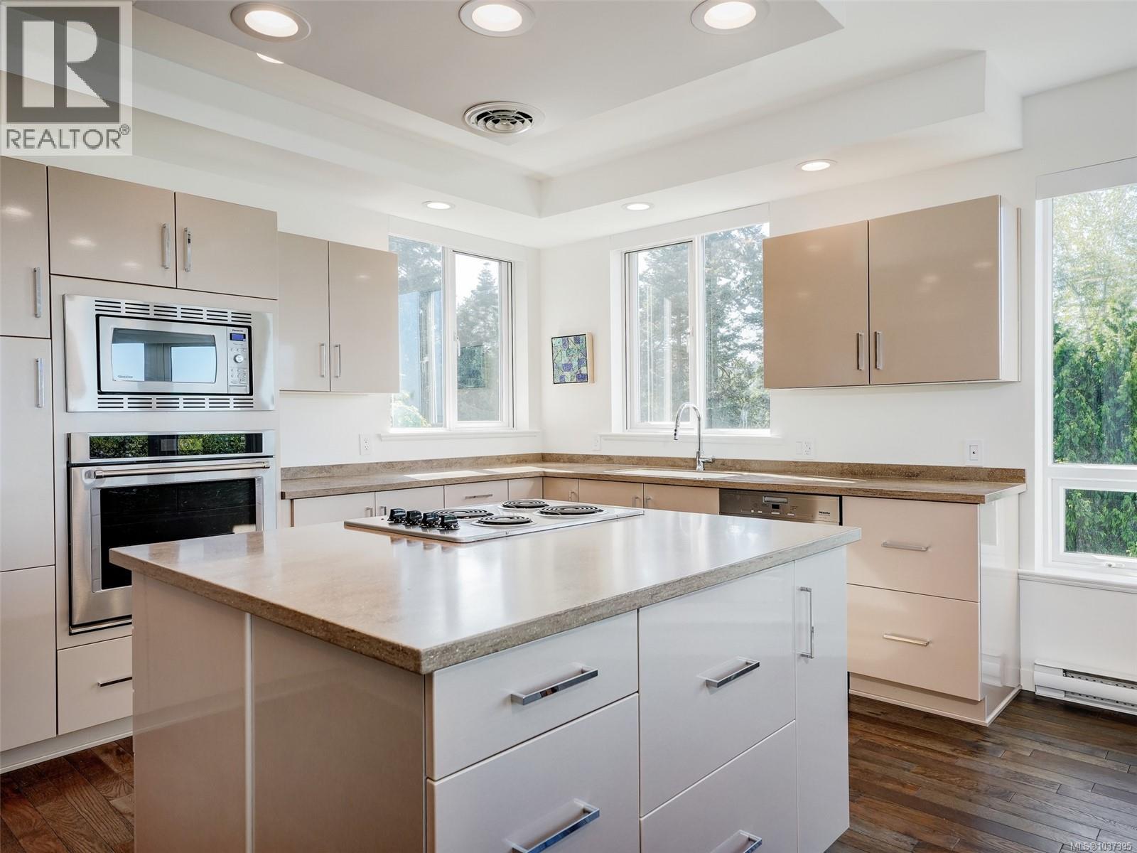 #1 4771 Cordova Bay Rd - 18