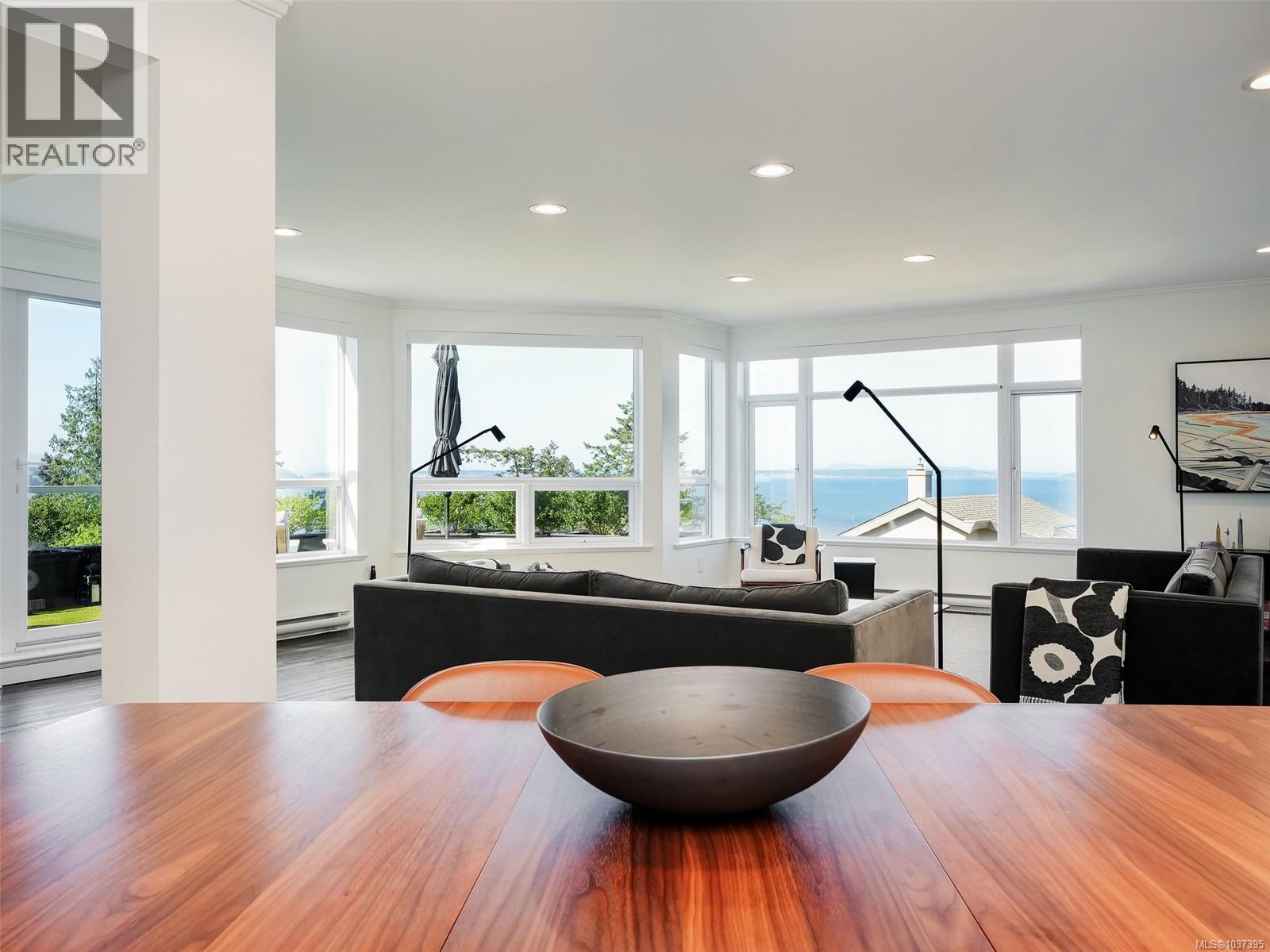 1 4771 Cordova Bay Rd, Saanich
