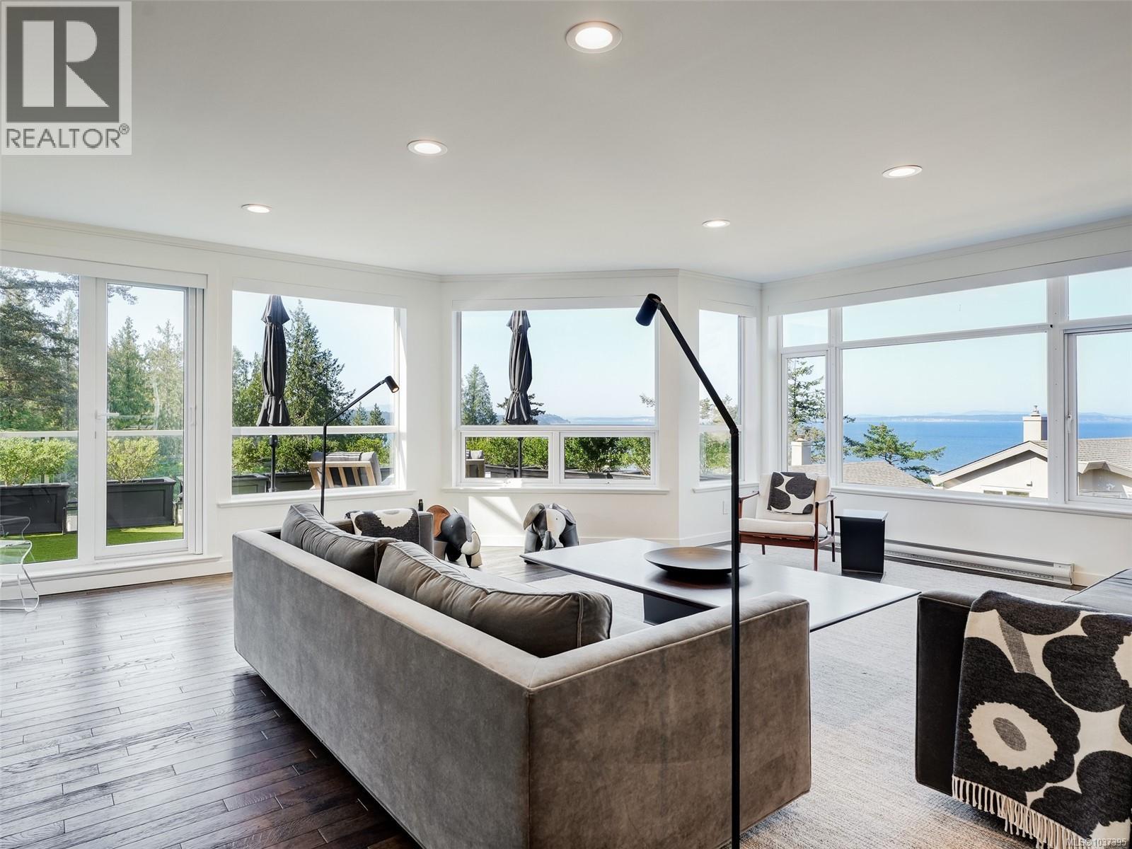 1 4771 Cordova Bay Rd, Saanich