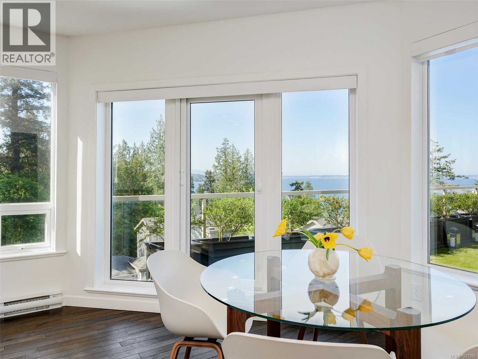 1 4771 Cordova Bay Rd, Saanich