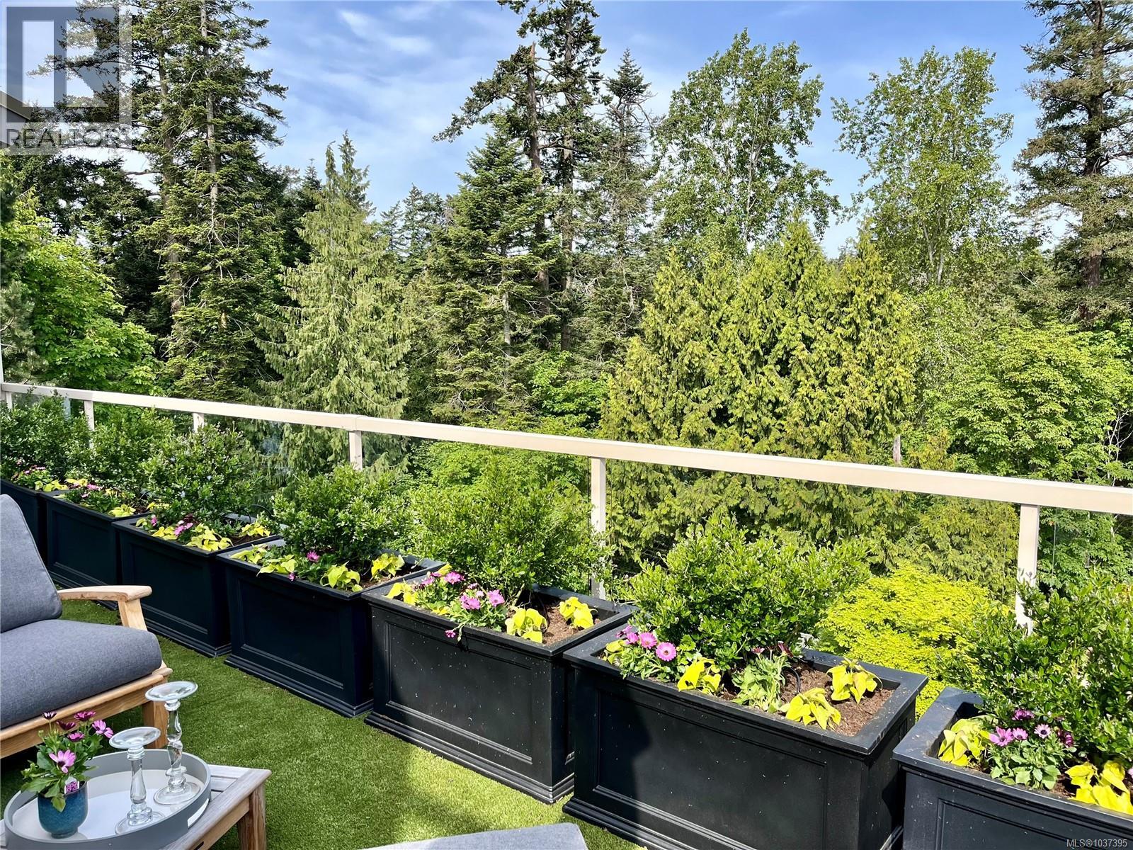 1 4771 Cordova Bay Rd, Saanich